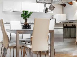 Attic Floor Venice Apartment