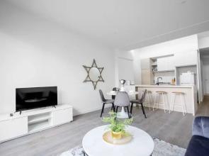 Designer Warm Home@mooneeponds+parking/wifi