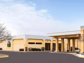 La Quinta Inn by Wyndham Davenport & Conference Center