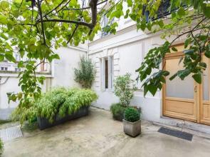 Bright Studio in Paris 18th