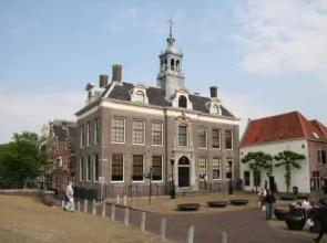 B&B Room at canal, Edam likes Amsterdam