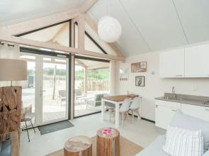 Modern Lodge With a Combi Microwave, in Bloemendaal