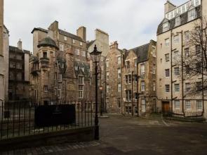 Modern Studio on Royal Mile Great for Castle