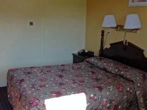Country Hearth Inn & Suites Sturgis