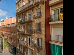 HOMEnFUN Sants with Montjuic views