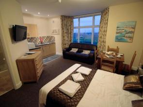 Pier View Hotel and Apartments