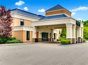 The Crossroads Hotel, Newburgh