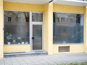 Big Central Apartment near Rotkreuzplatz with 3 BR for 12 PAX
