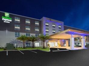 Holiday Inn Express & Suites DELAND SOUTH by IHG