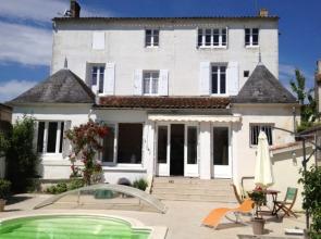 Studio in Jonzac, With Pool Access, Enclosed Garden and Wifi - 50 km F