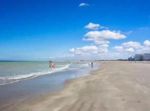 Les pieds dans le sable