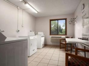 Super 8 Motel - Denver North