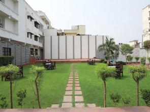 OYO 15493 Marc Royal