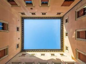 Wonderful, Quiet and Bright Apartment. In the Center Historian