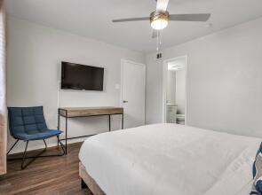 West University- 2BR- Parking- WiFi