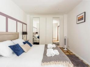 180 Suite Eden, Luxury Apt at Sacre Coeur