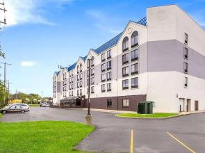 La Quinta Inn Milwaukee Northwest