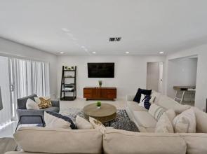 Sail Away Beach Cottage Sleeps 10 Heated Pool