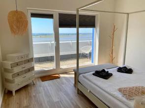 COAST HOUSE Sky Suite