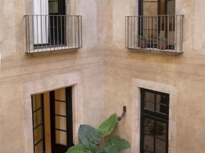 Premium apartment in El Gótico with 3 bedrooms and 3 bathrooms, two of them en suite.