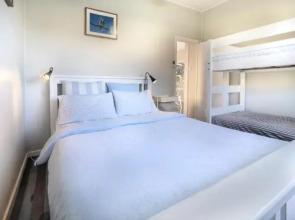 Tallowood beachfront cottage