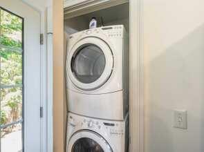 Heated Pool Driftwood Cottage by Rovetravel