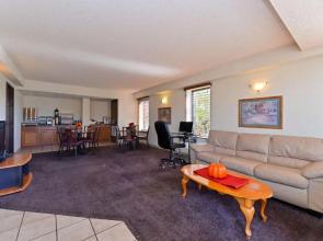 Executive Plus Inn & Suites