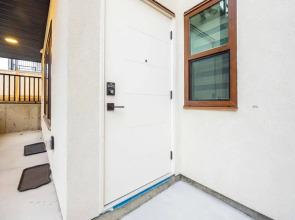 Private bright 2 bedroom south facing walkout apt White Rock