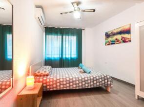 Lovely, new, bright 3 mins to beach apt 105 sq meters