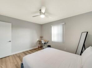 Hyde Park Square by Evonify