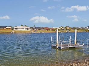 Dolphins 2 7 Commodore Crescent