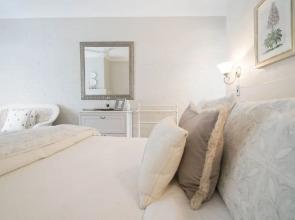 Thistle Hill Guesthouse - walk to many wineries and restaurants