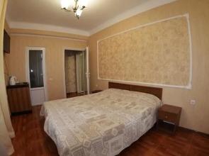 U Teshi 3-Intrenacionala 30 Chernomorskaya naberezhnaya, 2-v