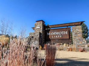 Sierra Manors 75 Cozy and Comfy Condo, On the Shuttle Route by RedAwning