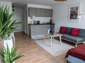 FULL HOUSE Studios - Southern Prime Apartment