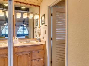 K B M Resorts- Nap-c37 Gorgeous 2bd, Ocean View, Easy Access to Parking, Pool and Beach!