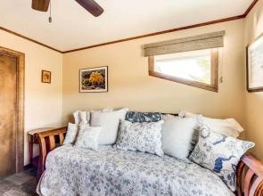 Alluring Alto Escape w/ Deck: 7 Mi to Ruidoso!