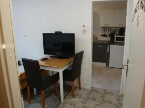 Cenet 1 Zimmer Apartment