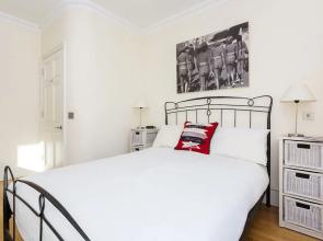 Veeve - Magnificent Marble Arch