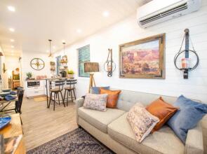 La Casita-Shipping Container House Near Magnolia/Baylor