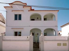 CC Bay House & Hostel