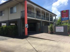 Country Plaza Motor Inn