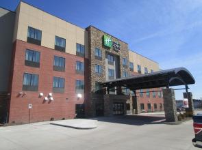 Holiday Inn Express & Suites Davenport by IHG