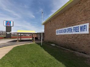 Motel 6 Lincoln, IL