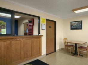 Super 8 by Wyndham Saginaw