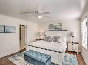 Walk to Broad St: Central Thomasville Condo