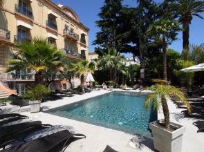 Luxurious apartment with terrace in the famous city of Cannes