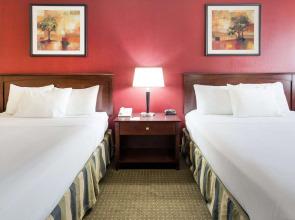 Ramada by Wyndham Bettendorf