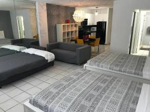 Wow Condo, Middle of South Beach, Block From Ocean