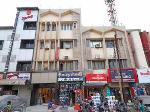 OYO 29345 Hotel Samrat